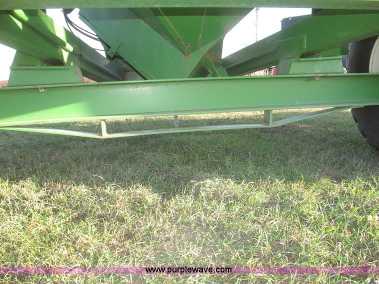 image for item F7201 2004 Brent GC572 grain cart