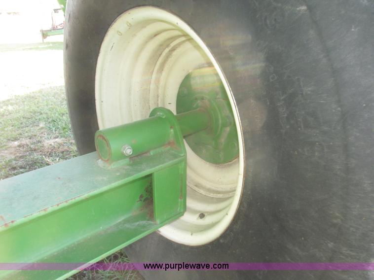 image for item F7201 2004 Brent GC572 grain cart