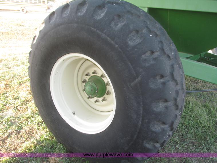 image for item F7201 2004 Brent GC572 grain cart