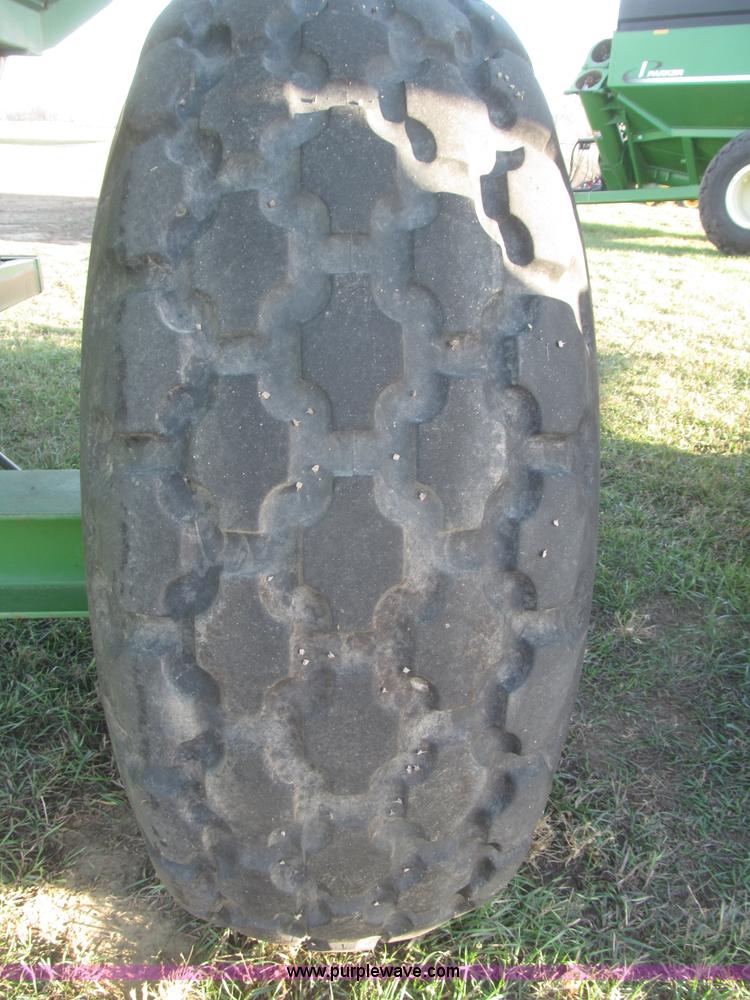 image for item F7201 2004 Brent GC572 grain cart