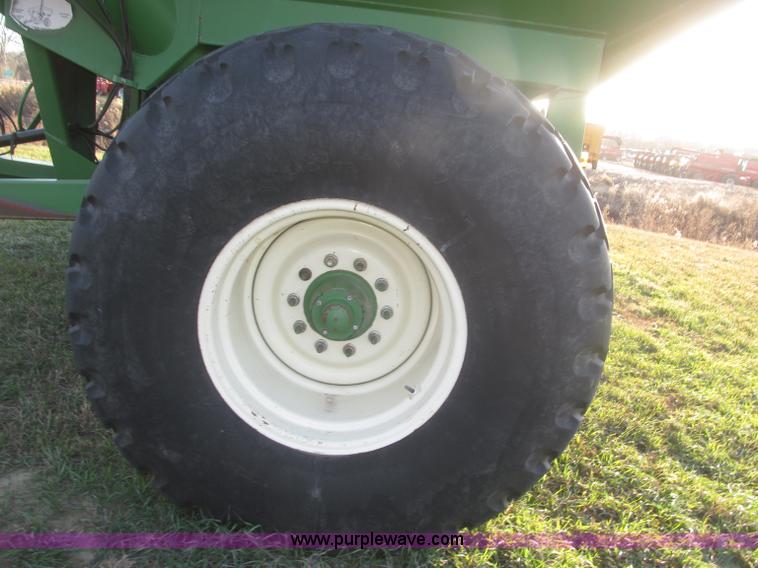 image for item F7201 2004 Brent GC572 grain cart