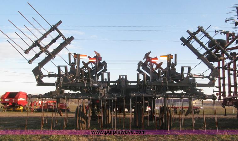 image for item F7202 2007 M&W Earthmaster 22' disk ripper