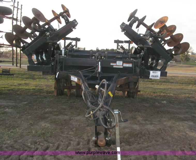 image for item F7202 2007 M&W Earthmaster 22' disk ripper