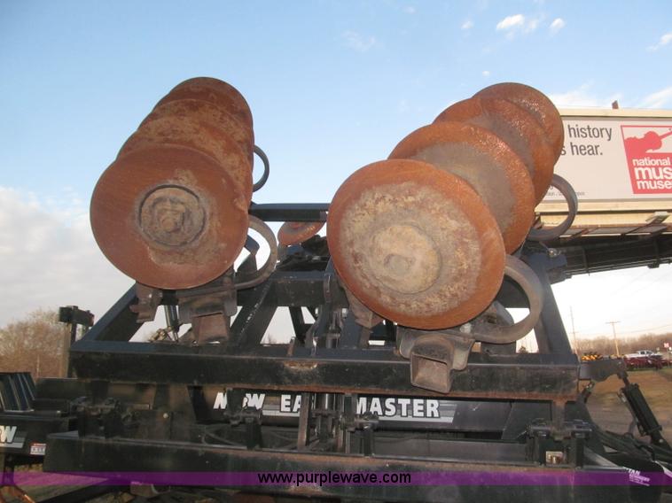 image for item F7202 2007 M&W Earthmaster 22' disk ripper