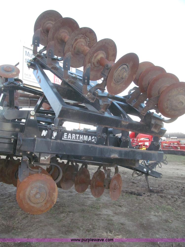 image for item F7202 2007 M&W Earthmaster 22' disk ripper