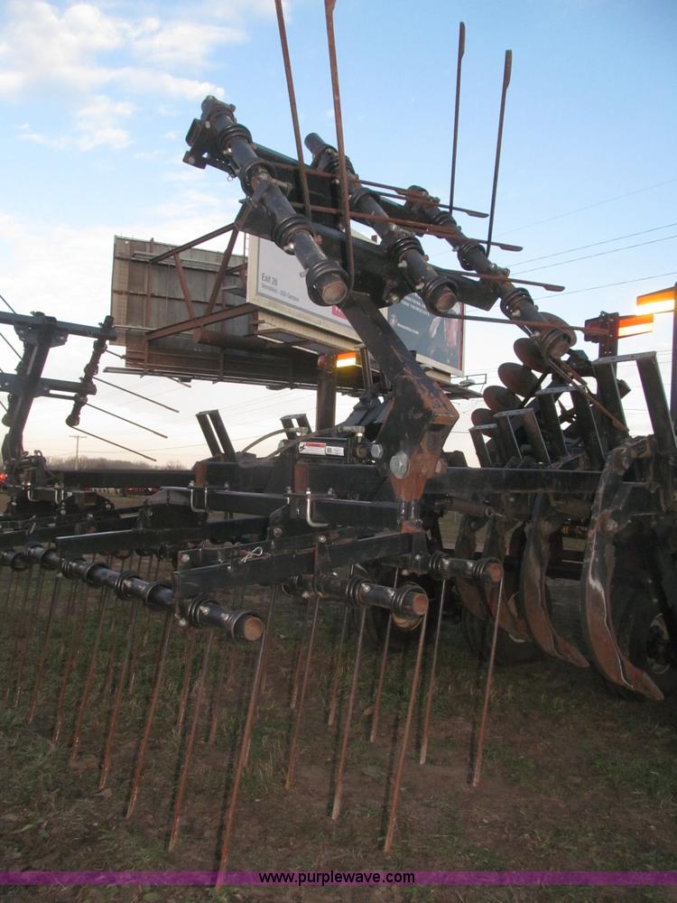 image for item F7202 2007 M&W Earthmaster 22' disk ripper