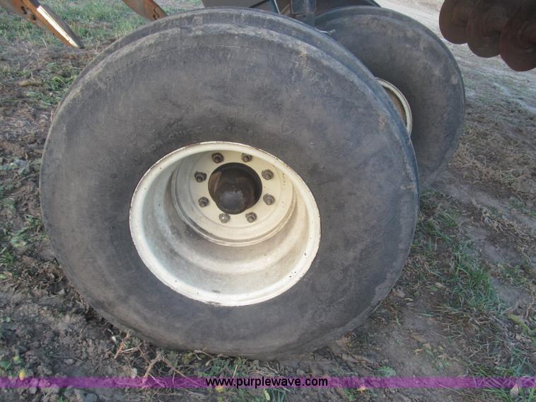 image for item F7202 2007 M&W Earthmaster 22' disk ripper