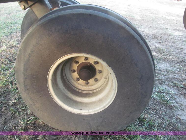 image for item F7202 2007 M&W Earthmaster 22' disk ripper