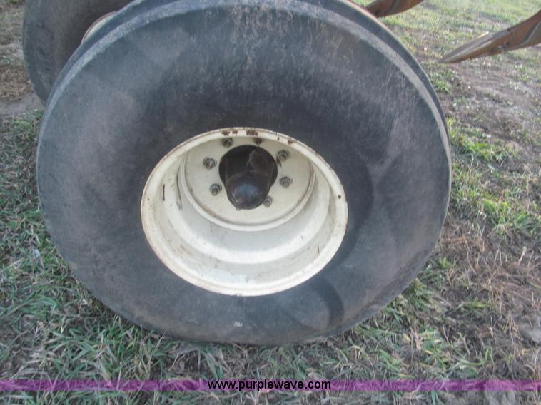 image for item F7202 2007 M&W Earthmaster 22' disk ripper