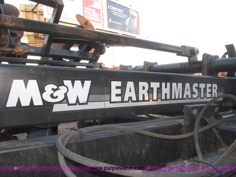 image for item F7202 2007 M&W Earthmaster 22' disk ripper