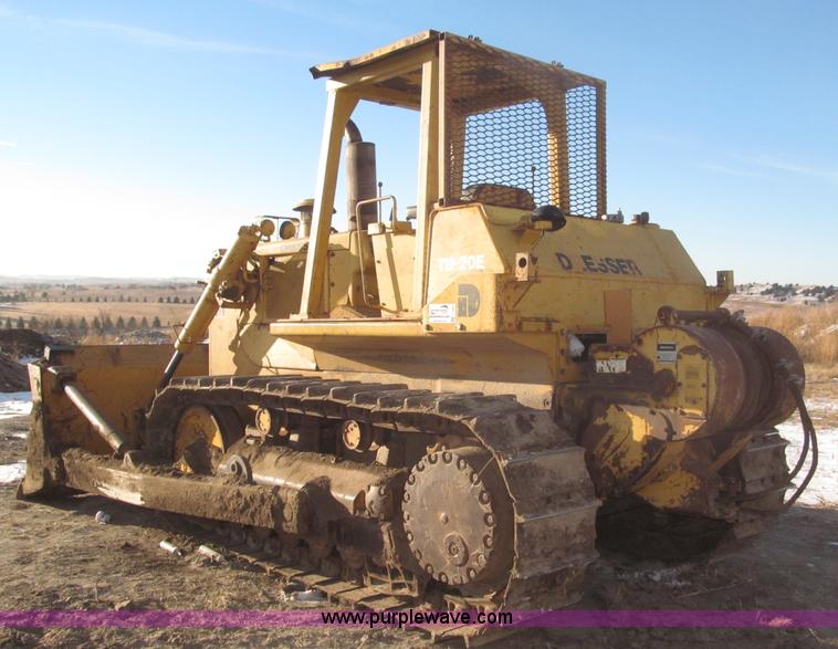 image for item F7203 1983 International Dresser TD20E dozer