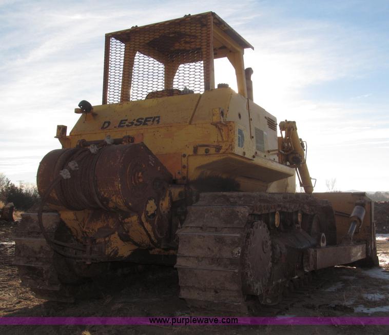 image for item F7203 1983 International Dresser TD20E dozer