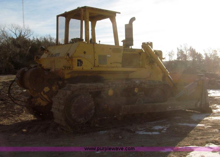 image for item F7203 1983 International Dresser TD20E dozer