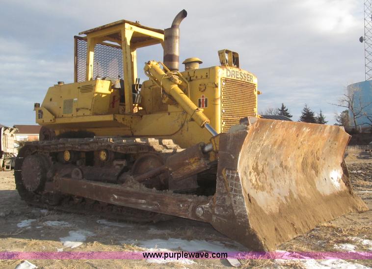 image for item F7203 1983 International Dresser TD20E dozer