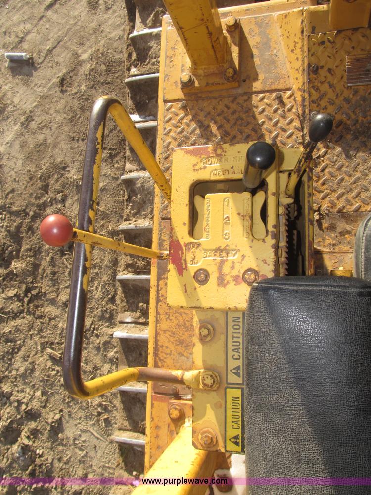 image for item F7203 1983 International Dresser TD20E dozer