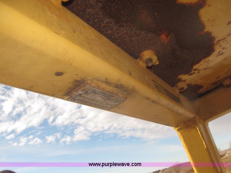 image for item F7203 1983 International Dresser TD20E dozer