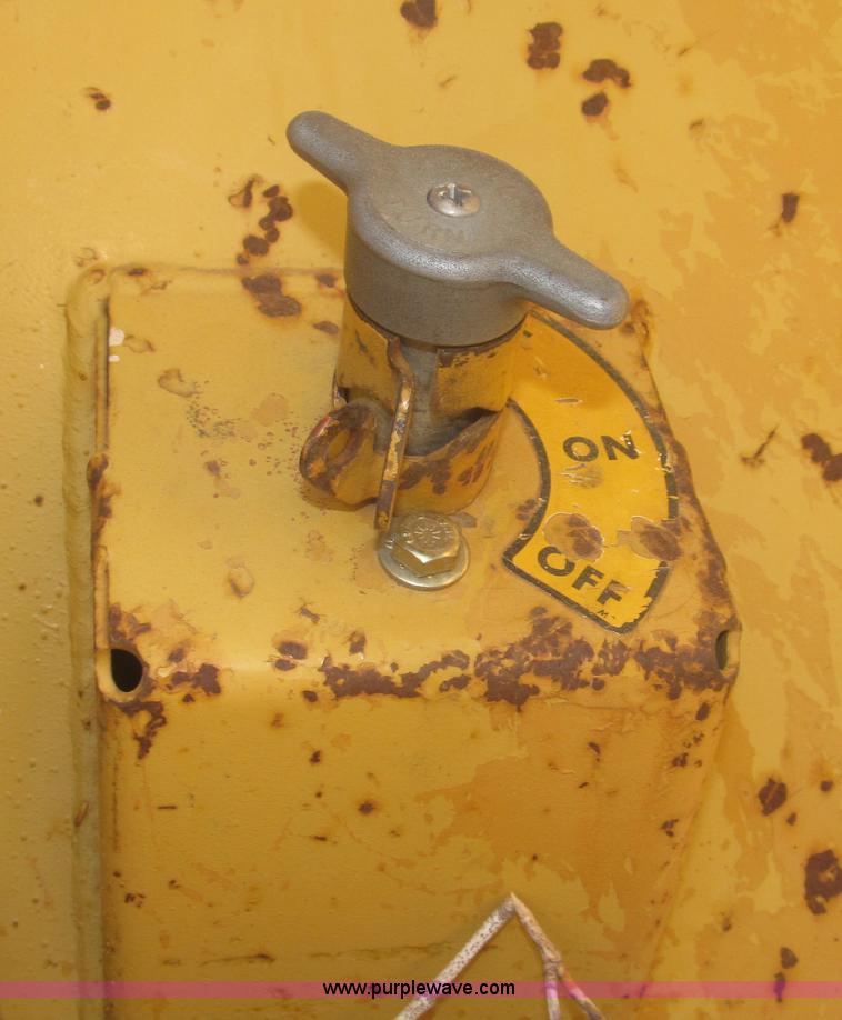 image for item F7203 1983 International Dresser TD20E dozer