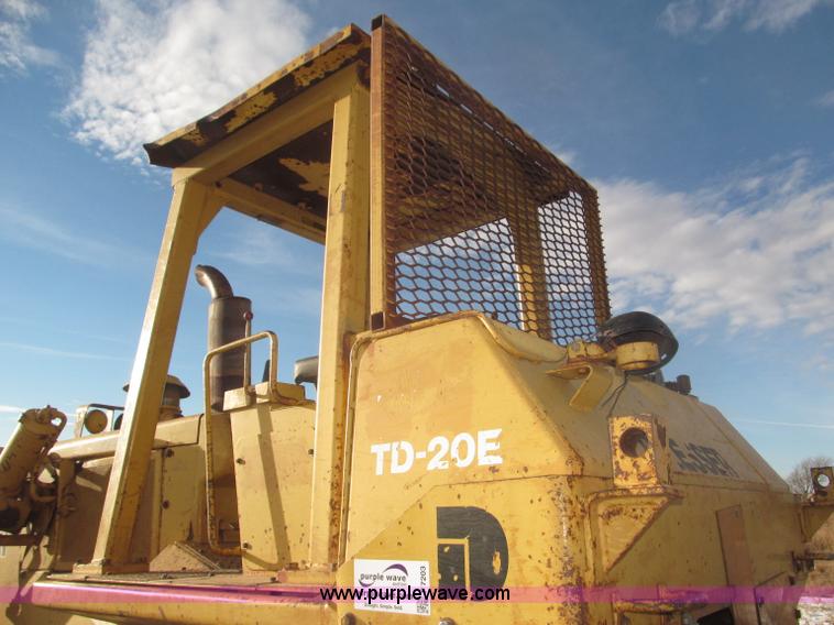 image for item F7203 1983 International Dresser TD20E dozer