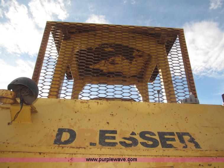 image for item F7203 1983 International Dresser TD20E dozer