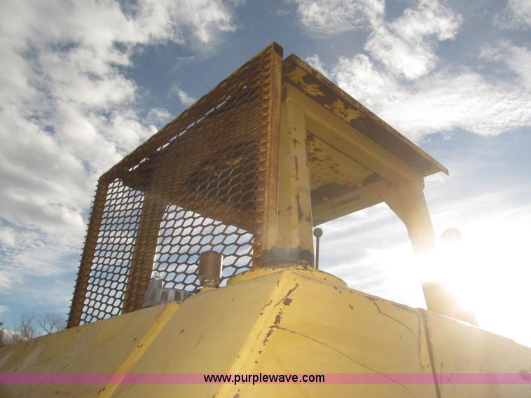 image for item F7203 1983 International Dresser TD20E dozer