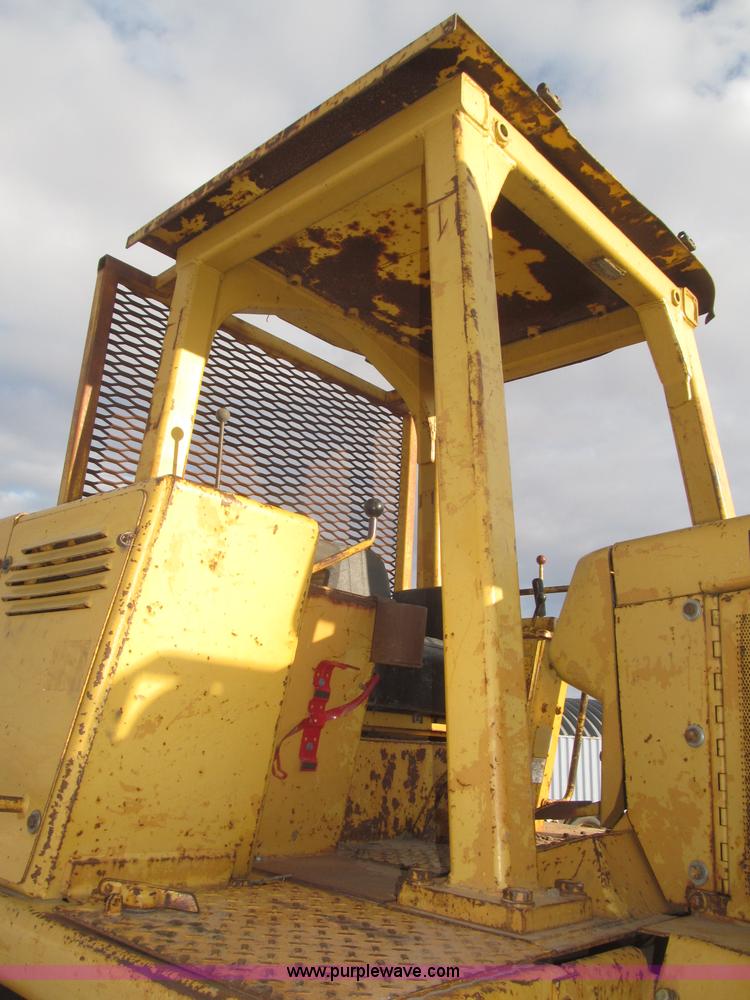 image for item F7203 1983 International Dresser TD20E dozer