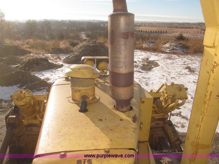 image for item F7203 1983 International Dresser TD20E dozer
