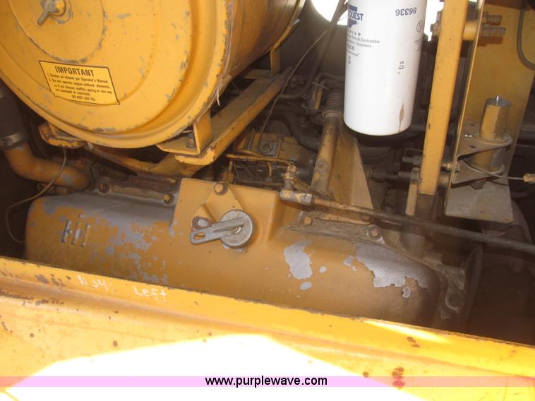 image for item F7203 1983 International Dresser TD20E dozer