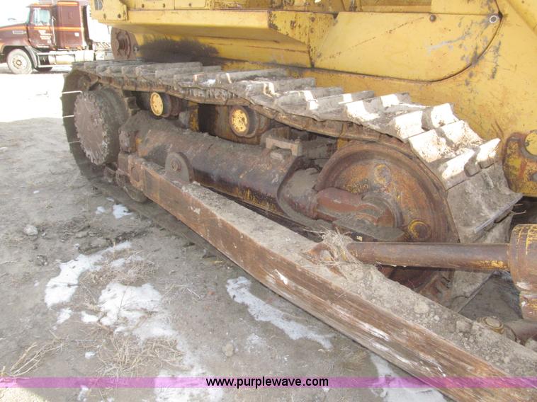 image for item F7203 1983 International Dresser TD20E dozer