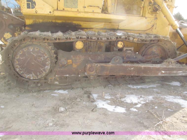 image for item F7203 1983 International Dresser TD20E dozer