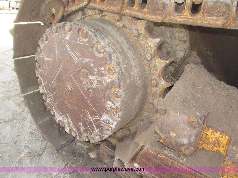 image for item F7203 1983 International Dresser TD20E dozer