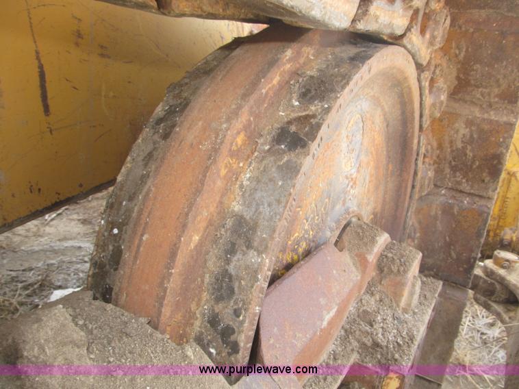 image for item F7203 1983 International Dresser TD20E dozer