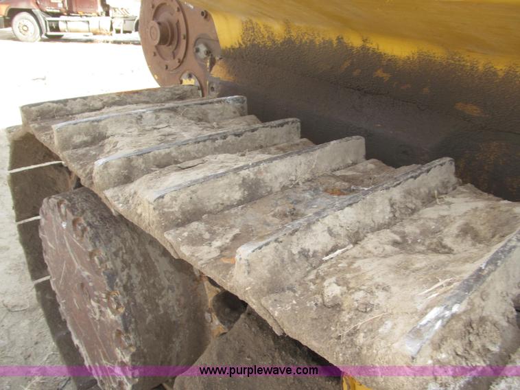 image for item F7203 1983 International Dresser TD20E dozer