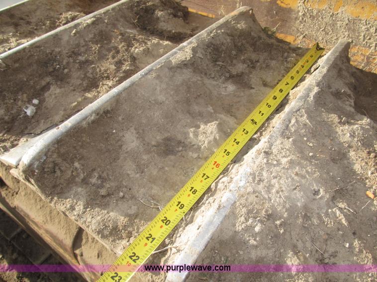 image for item F7203 1983 International Dresser TD20E dozer