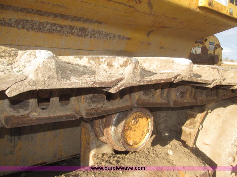image for item F7203 1983 International Dresser TD20E dozer