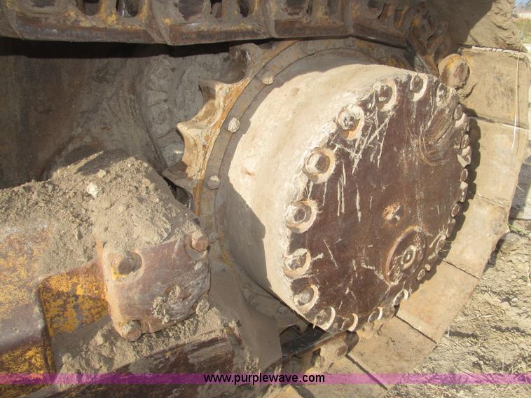 image for item F7203 1983 International Dresser TD20E dozer