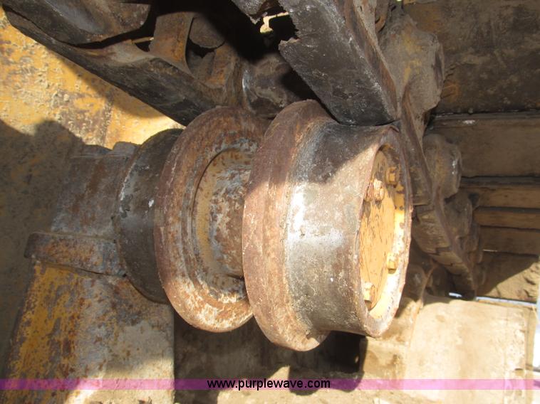 image for item F7203 1983 International Dresser TD20E dozer