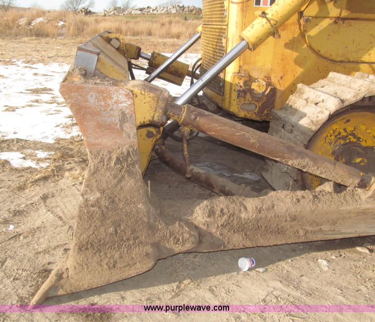 image for item F7203 1983 International Dresser TD20E dozer