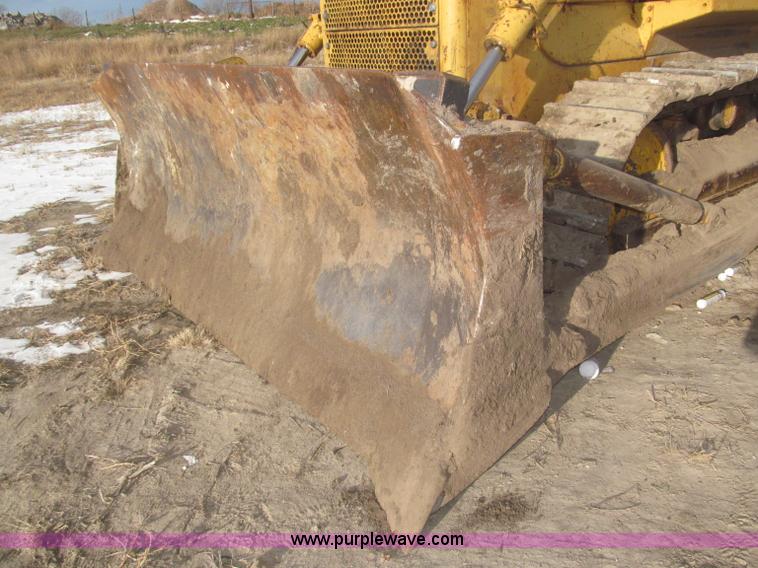 image for item F7203 1983 International Dresser TD20E dozer