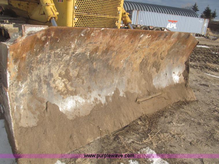 image for item F7203 1983 International Dresser TD20E dozer