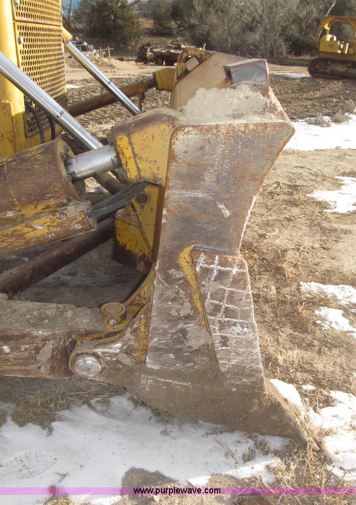 image for item F7203 1983 International Dresser TD20E dozer