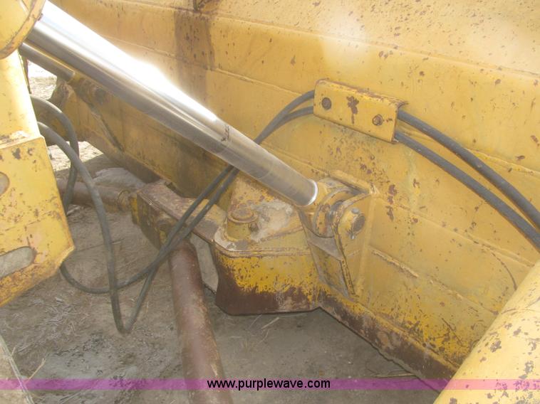 image for item F7203 1983 International Dresser TD20E dozer