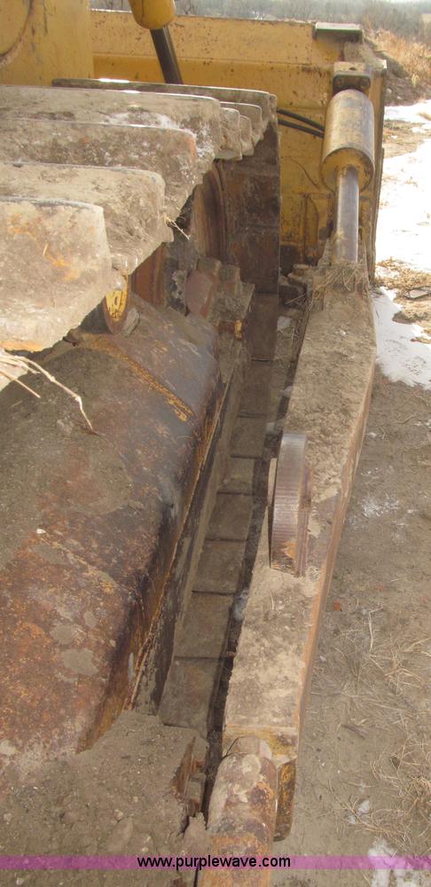 image for item F7203 1983 International Dresser TD20E dozer