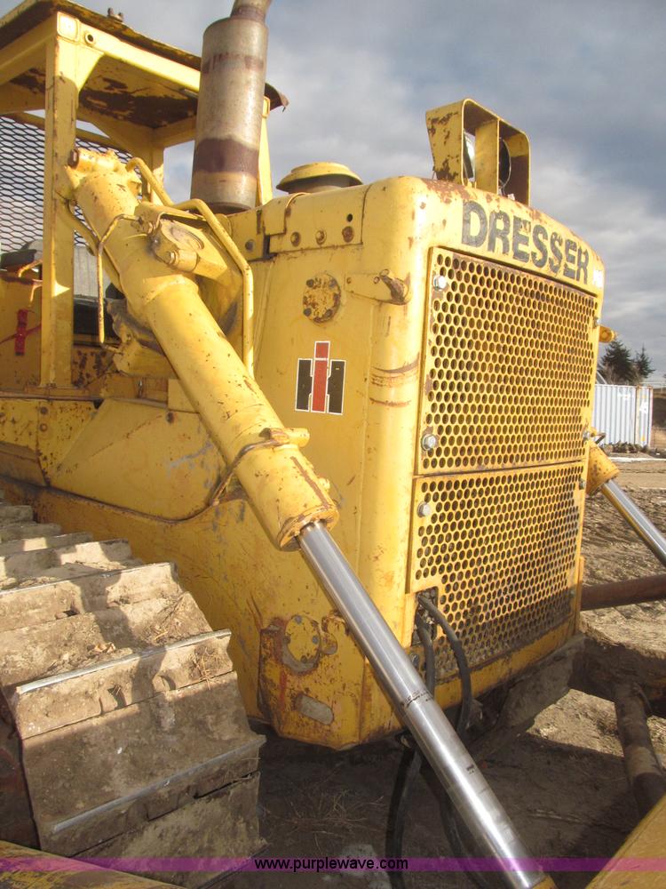 image for item F7203 1983 International Dresser TD20E dozer