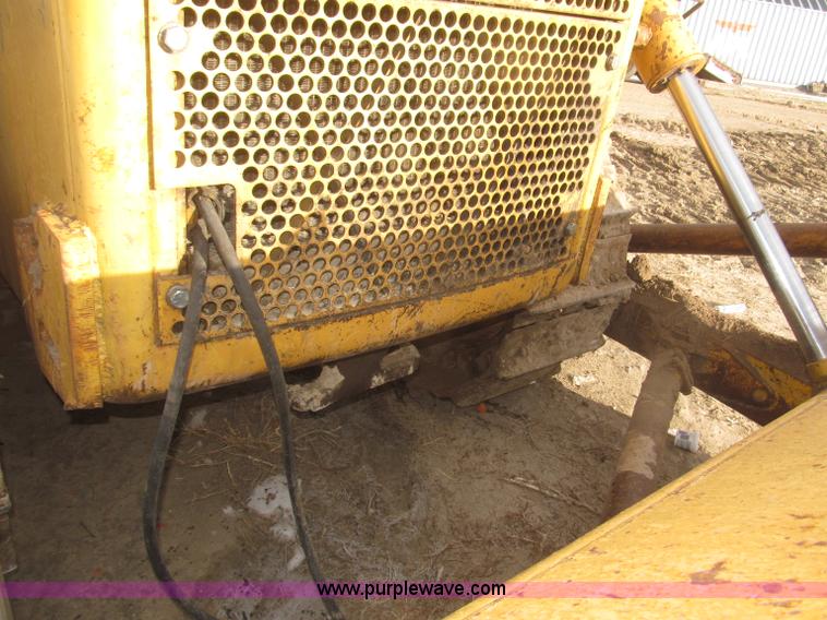 image for item F7203 1983 International Dresser TD20E dozer