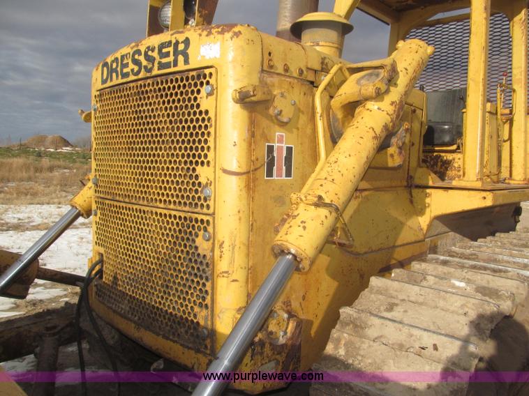 image for item F7203 1983 International Dresser TD20E dozer
