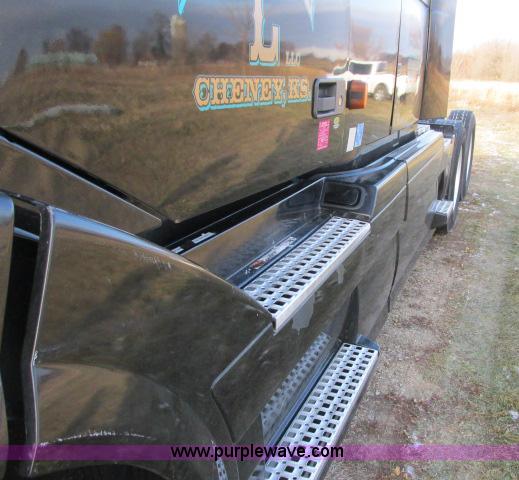 image for item G8917 2007 Volvo VNL 10th Anniversary Series 630 semi truck