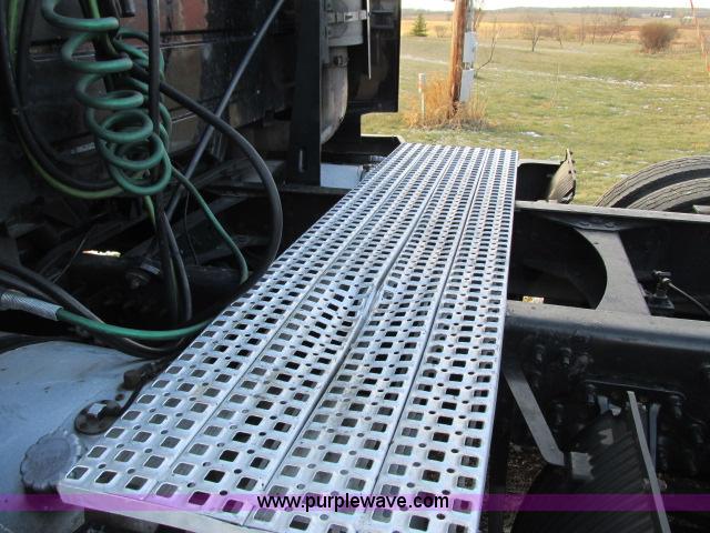 image for item G8917 2007 Volvo VNL 10th Anniversary Series 630 semi truck