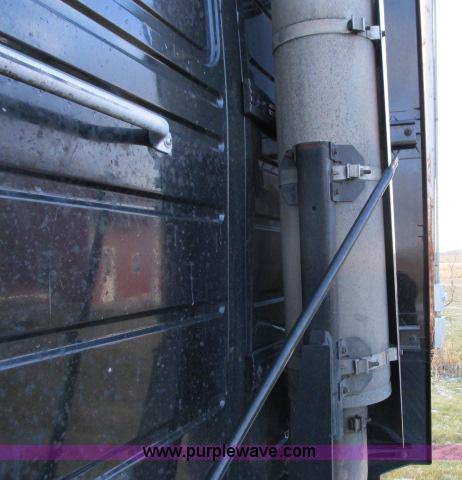 image for item G8917 2007 Volvo VNL 10th Anniversary Series 630 semi truck