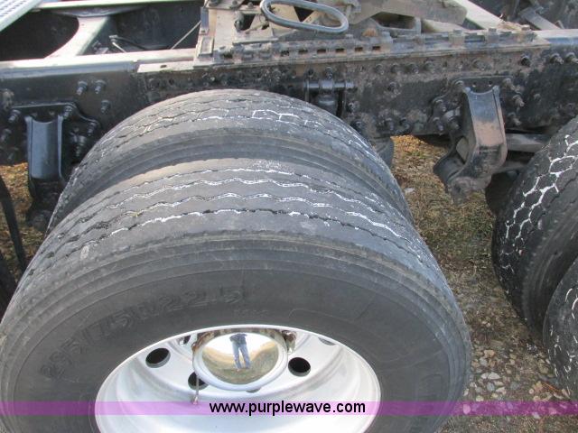 image for item G8917 2007 Volvo VNL 10th Anniversary Series 630 semi truck