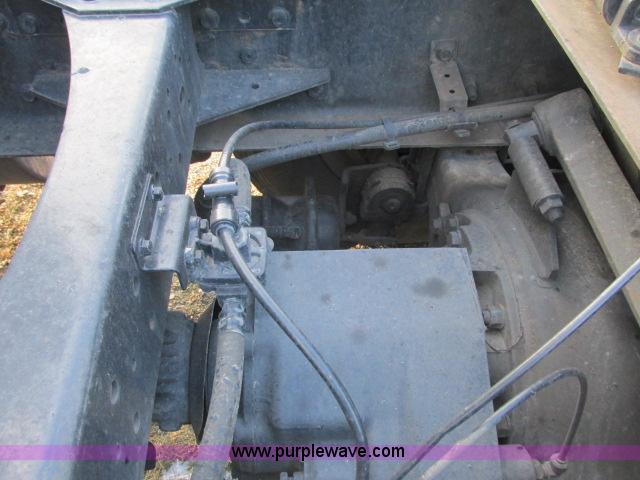 image for item G8917 2007 Volvo VNL 10th Anniversary Series 630 semi truck